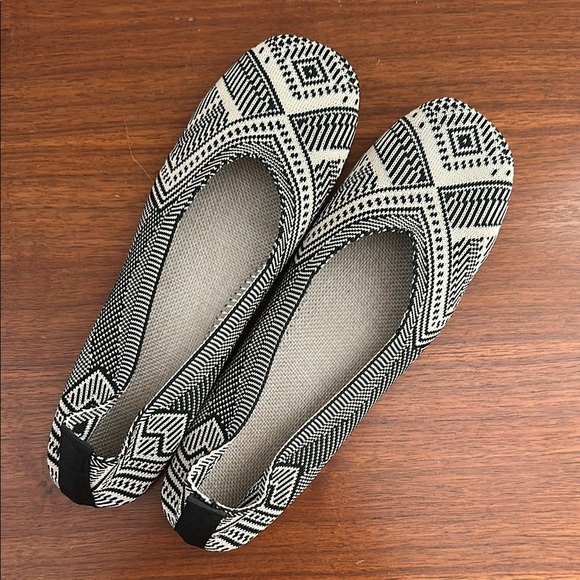 Black and White Geometric Flats with Tribal Design - Picture 2 of 6